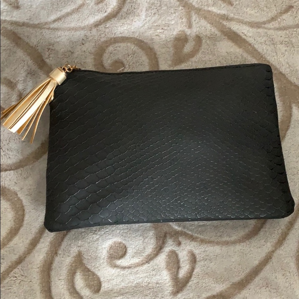 Clutch black